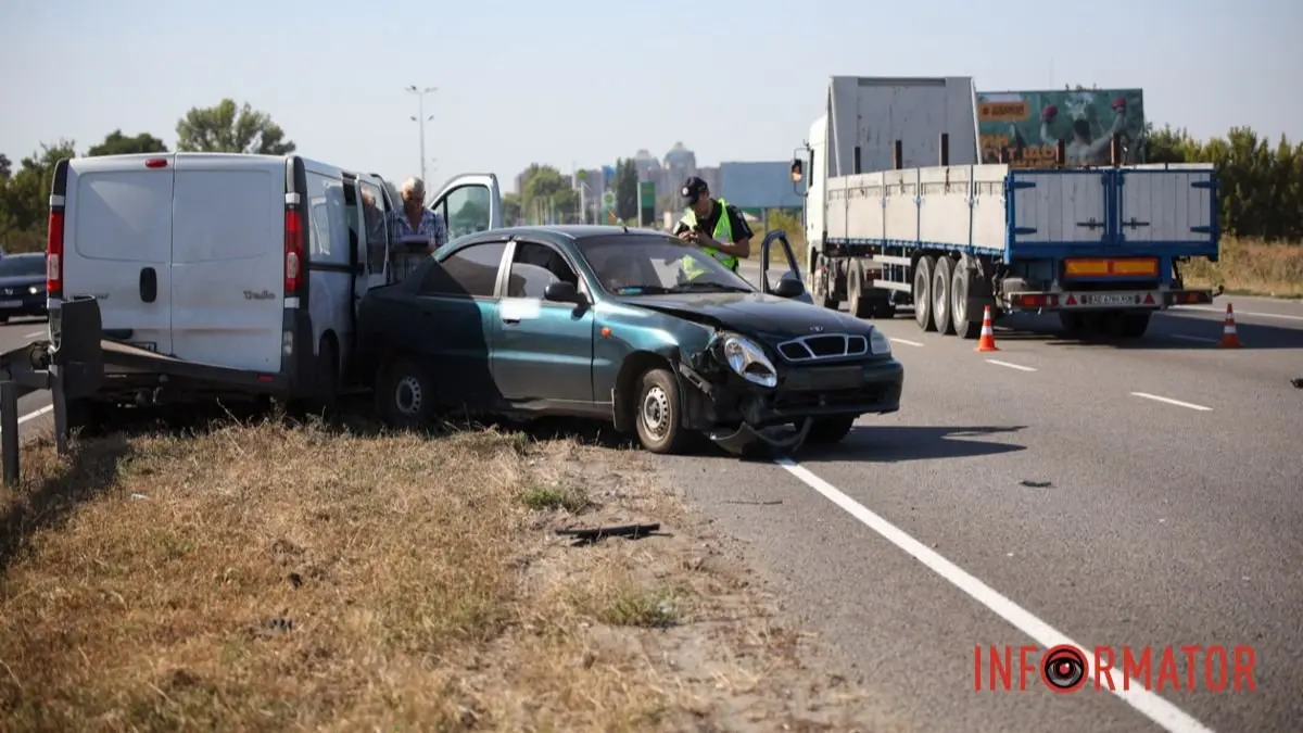ДТП на в'їзді до Дніпра: зіткнулись три автомобілі