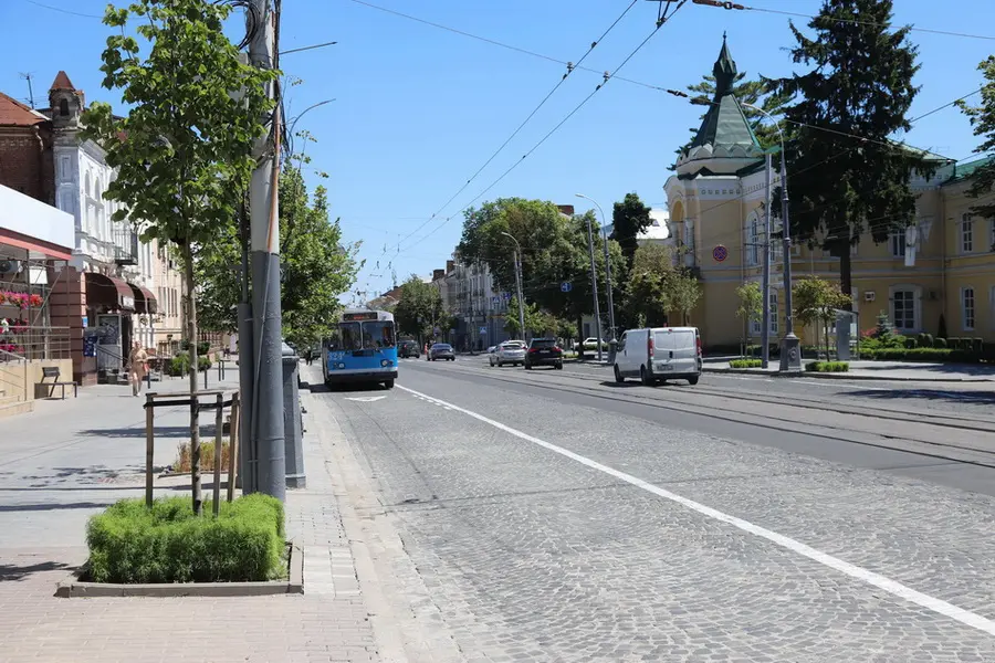 На Соборній у Вінниці перенесли зупинки: де стають тролейбуси, автобуси й трамваї