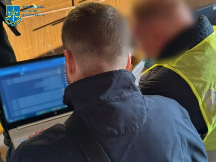 Судитимуть 26-річного чернівчанина за фейкові «замінування» шкіл