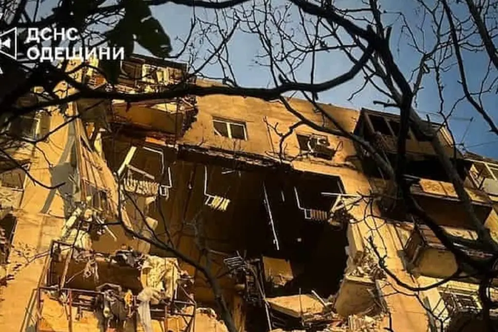 В Одесі почав руйнуватися будинок на Молдаванці, який постраждав від удару дрону