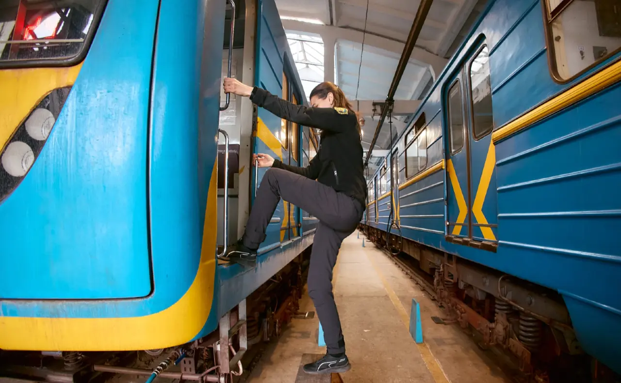 Метрополітен Києва нагадує про набір на курси машиністів електропоїзда