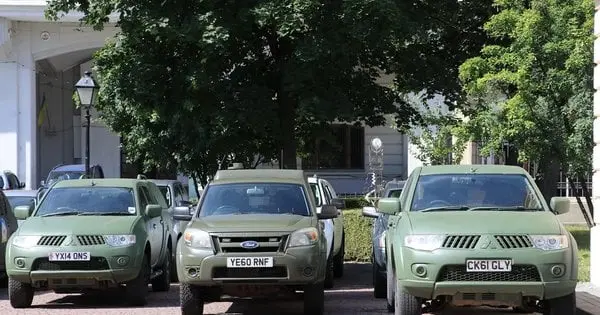 Ще понад 20 позашляховиків для ЗСУ привезли до Львова британські фермери