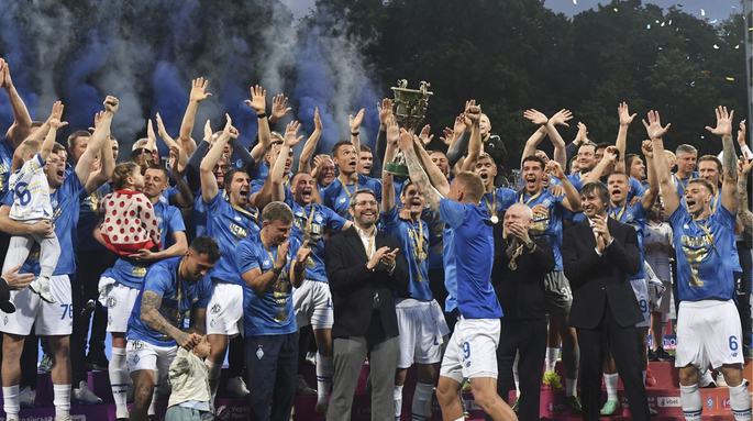 Легенда Динамо розкритикував киян за святкування чемпіонства