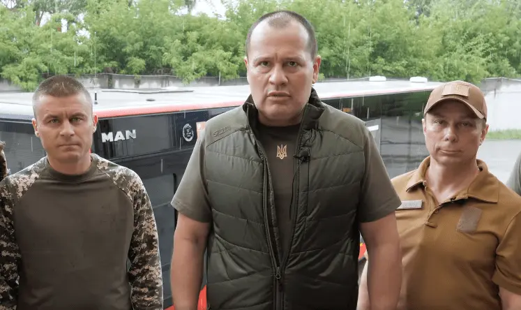 “Українська команда” передала 72-й ОМБр на донецький напрямок автобус, – Палатний