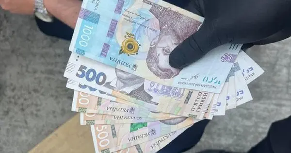 Посередника сервісного центру МВС у Львові затримали під час передачі 4 тис. грн
