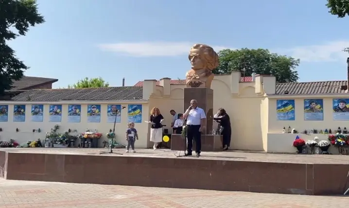 У місті Герца на Алеї слави Героїв встановили ще шість пам'ятних таблиць