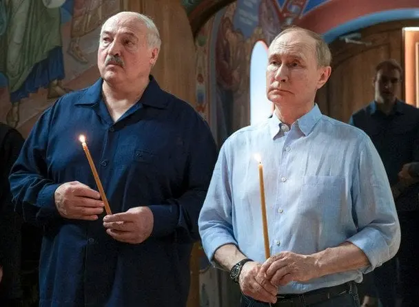 Путін та Лукашенко відвідали церкву з фрескою про війну в Україні: фото