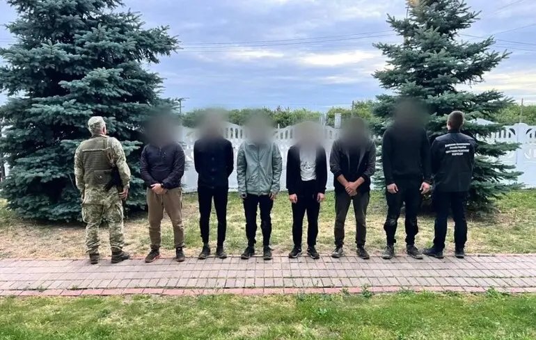 На кордоні з Угорщиною затримали шістьох ухилянтів