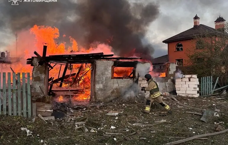 Ракети та дрони РФ атакували два міста в Житомирській області: є жертва та п'ятеро поранених