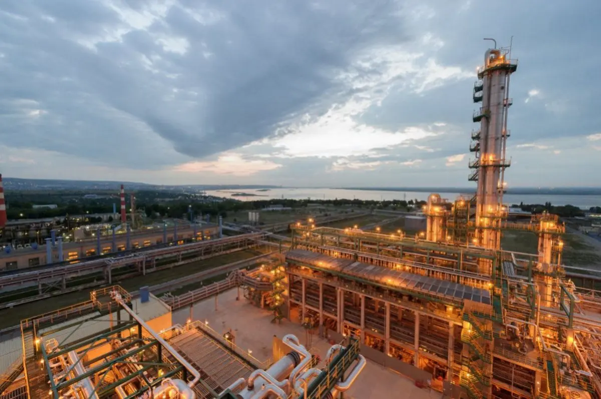 Сили оборони України вдарили по Саратовському нафтопереробному заводу в рф