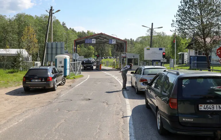 У звільнених Лукашенком політв'язнів білоруські силовики забрали і знищили паспорти