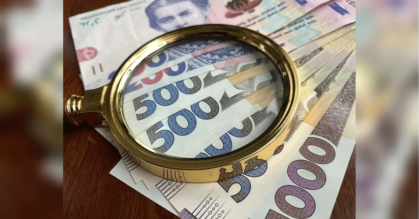 На українців чекає тотальний контроль? Уряд подав нові законопроєкти щодо продажів в Інтернеті