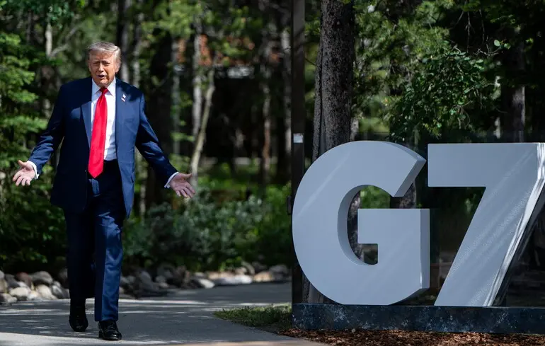 "Еммануель завжди помиляється": Трамп заперечив, що покинув G7 через ситуацію на Близькому Сході 