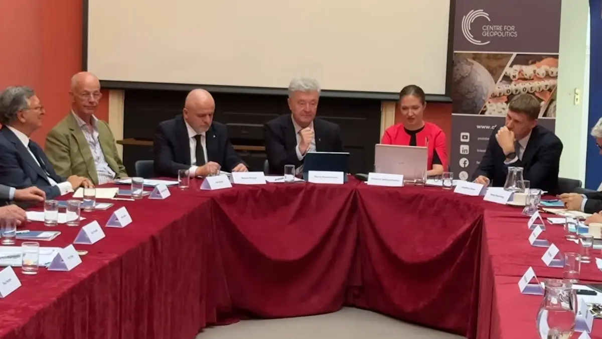 Захід має вимагати від Росії припинення вогню - Порошенко на безпековій конференції у Кембриджі