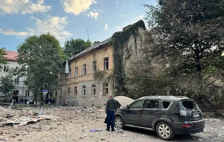 У Львові пошкоджені десятки будинків, є постраждалі — Садовий