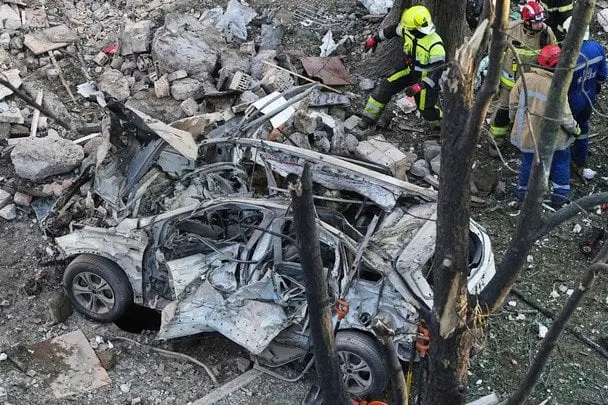 У Києві з-під завалів дістали ще одне тіло: яка кількість жертв атаки РФ