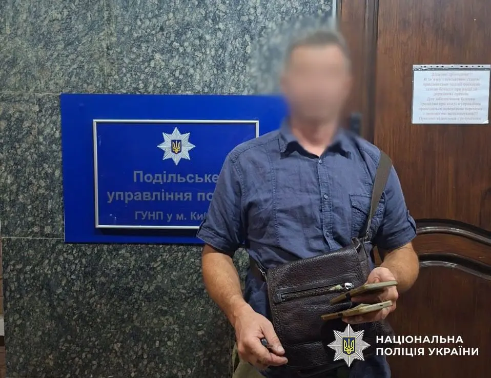 Столичні правоохоронці затримали водія, який під час конфлікту на дорозі вдарив пішохода