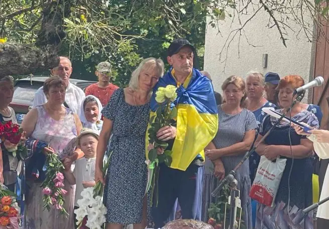 На Вінниччині односельчани зустріли вдома воїна, який 13 місяців був у полоні