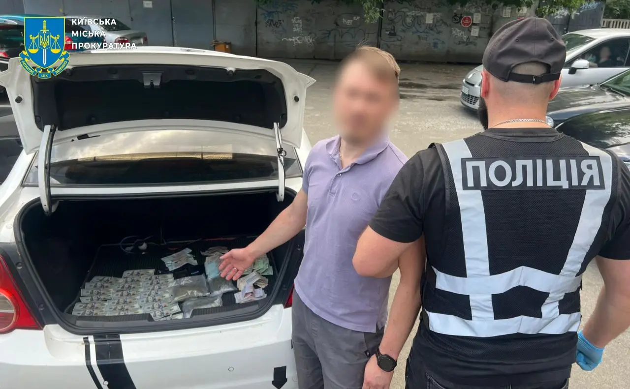 У Києві вилучили канабісу на пів мільйона гривень: двом чоловікам повідомили про підозру