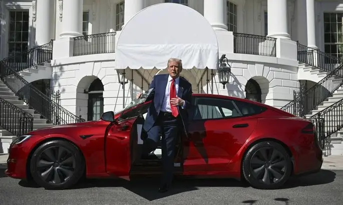 Трамп после ссоры с Маском подумывает продать свою Tesla