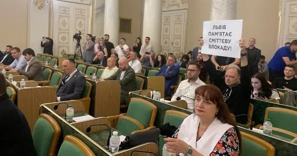 Депутат розкритикував приїзд Порошенка до Львова, пригадавши його спроби втопити місто у смітті
