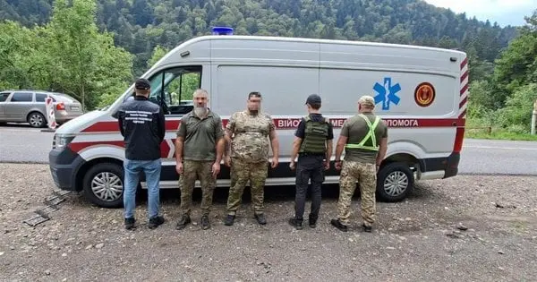 На Закарпатті затримали киянина, який віз на «швидкій» ухилянта з Дніпра