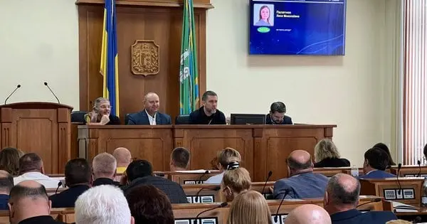 У Чернівцях депутати обласної ради проголосували за звільнення голови