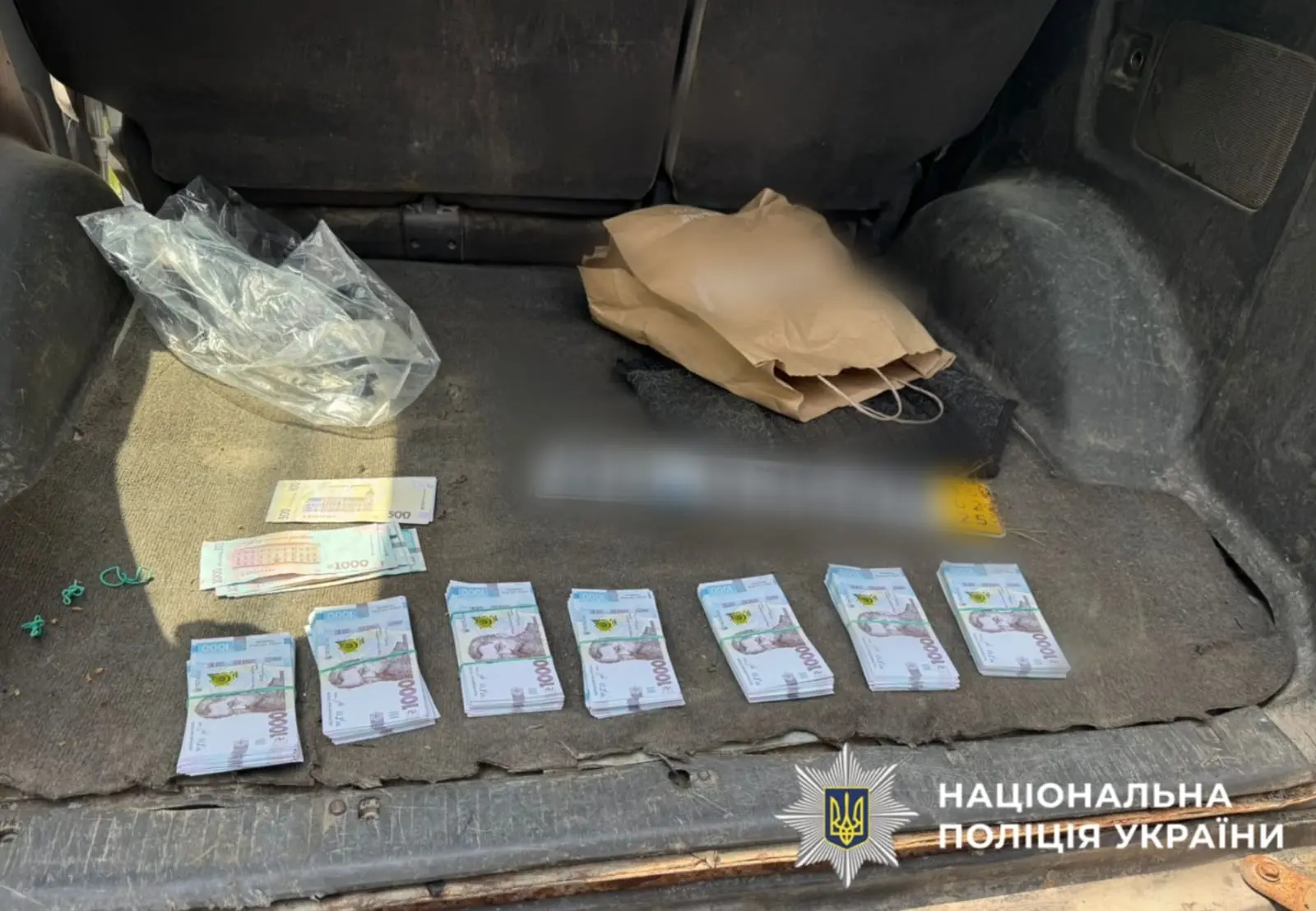 Поліція Київщини викрили чоловіка, який продавав “гуманітарні” авто військовослужбовцям