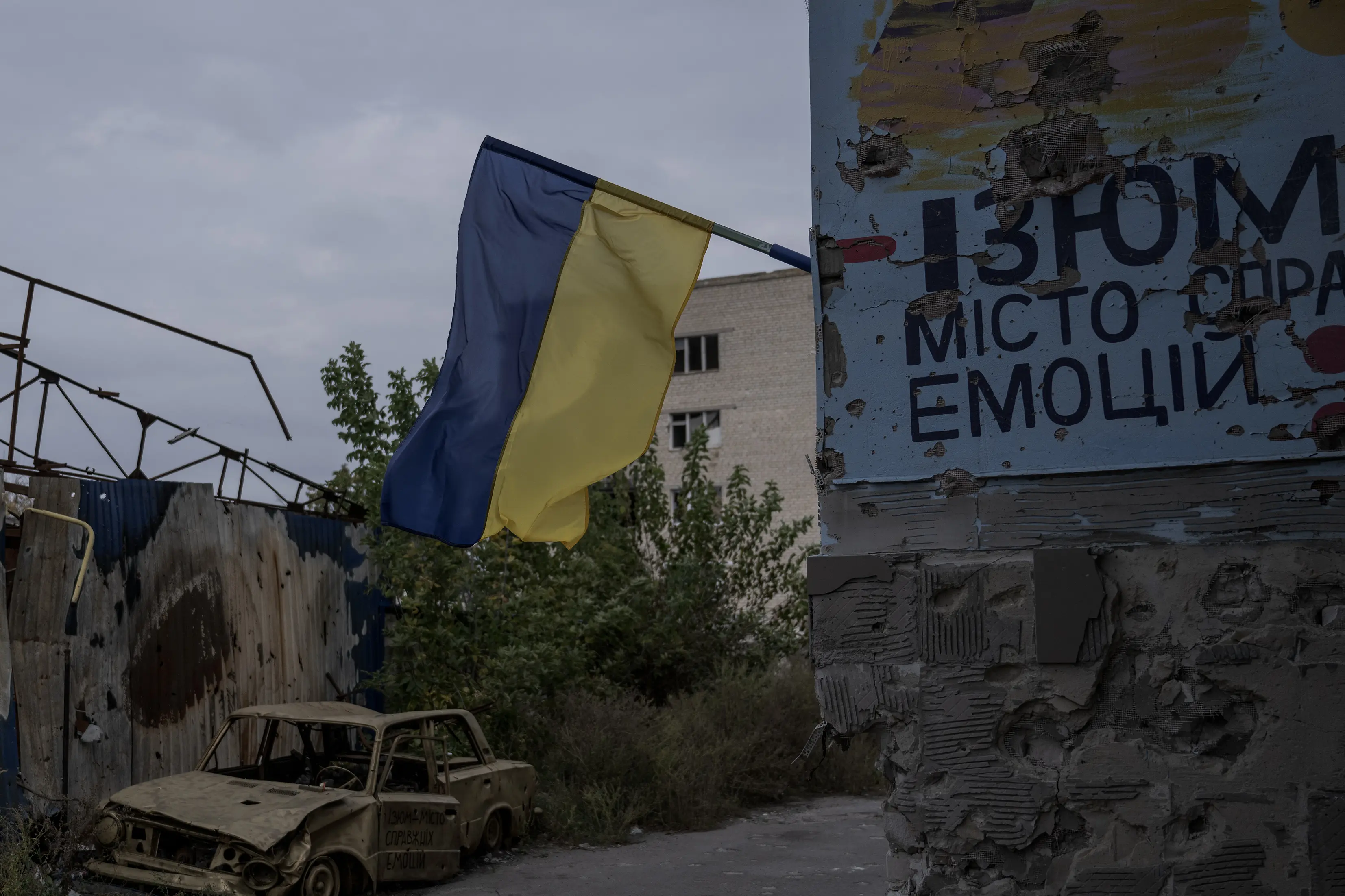 Що купує за бюджетні кошти прифронтовий Ізюм і хто отримує підряди