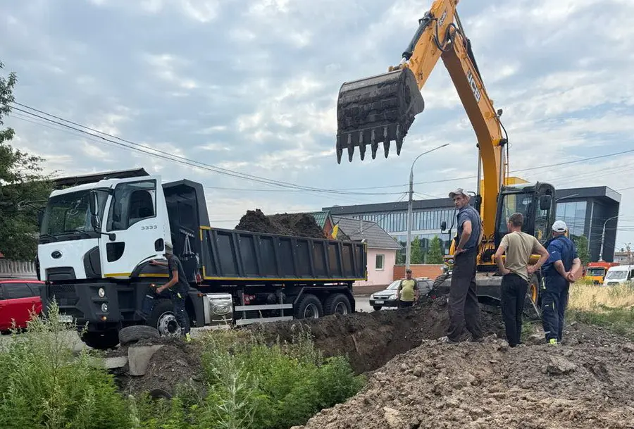 У Вінниці прорвала найбільша бетонна труба водогону
