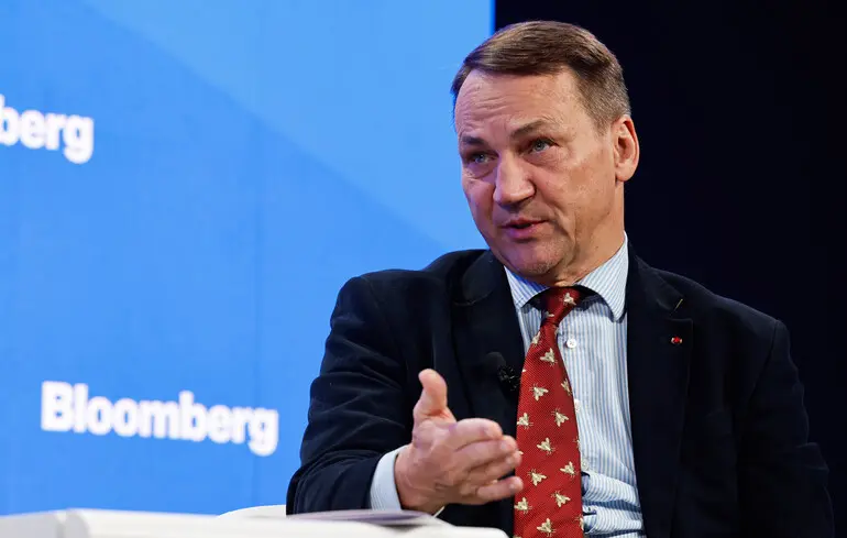 Сікорський — Маску: "Політика виявилася складнішою, великий начальнику"