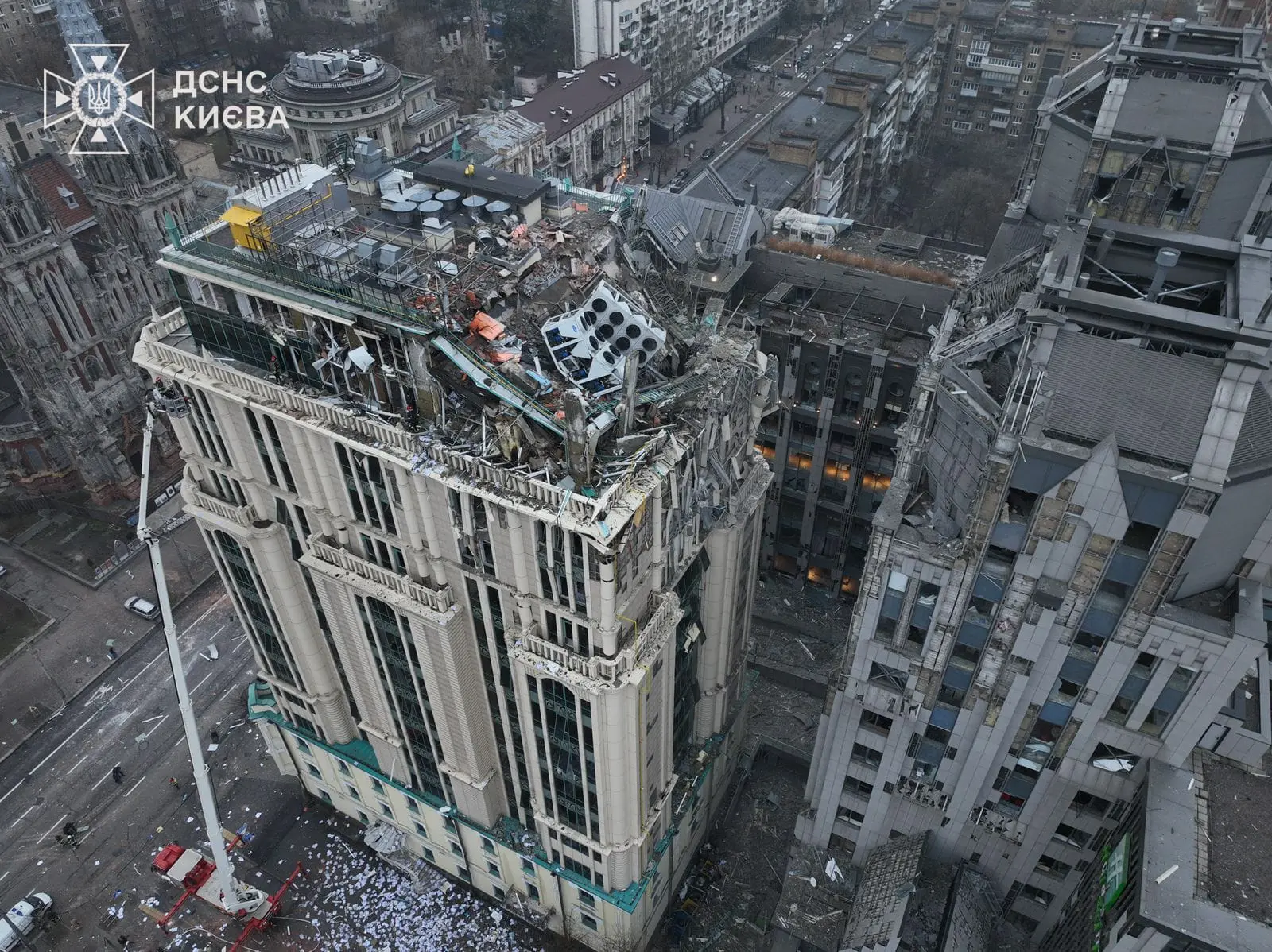 Пошкоджений росіянами офіс банку “Сенс” в Києві відремонтують за 113 млн гривень