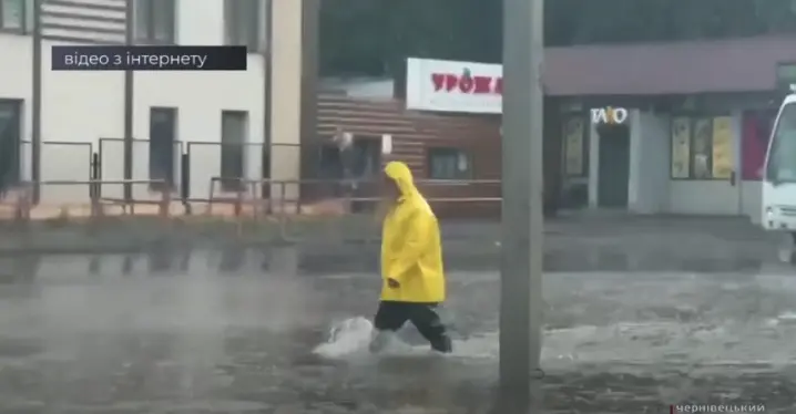 Негода на Буковині: підтоплені ринки, вулиці та села