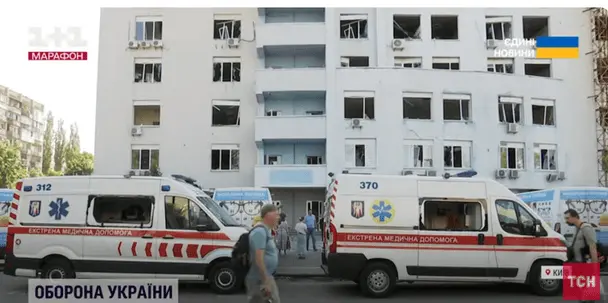 Масована атака на Київ: під обстрілами опинились автомобілі швидкої допомоги