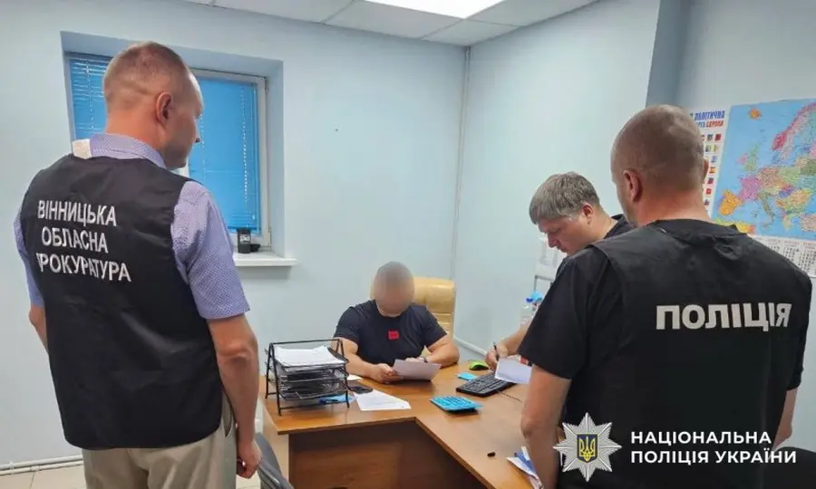 Директора будівельної фірми підозрюють у привласненні коштів під час ремонту будинку на Вінниччині