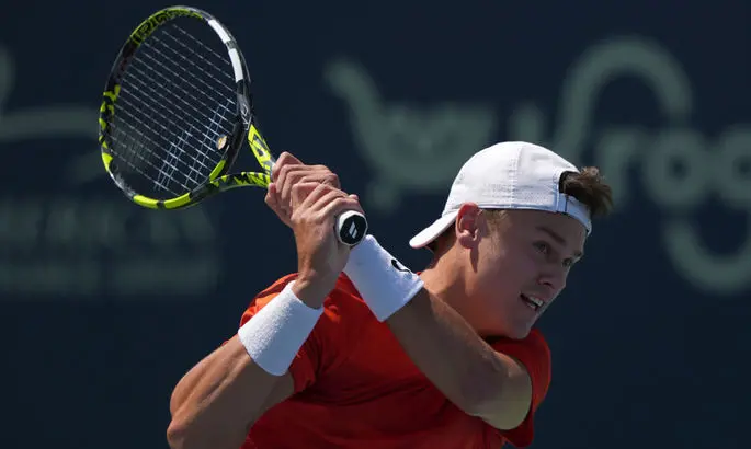 Хольгер Руне с победы стартовал на травяном турнире категории ATP-500 в Лондоне