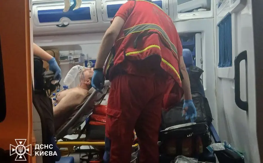 У Святошинському районі під час пожежі врятували чоловіка