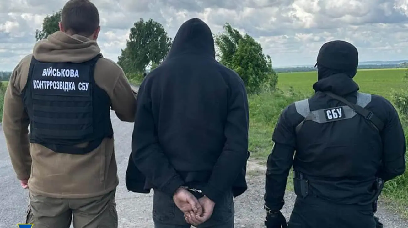СБУ: 24-річний чоловік шпигував за військовими аеродромами на Рівненщині