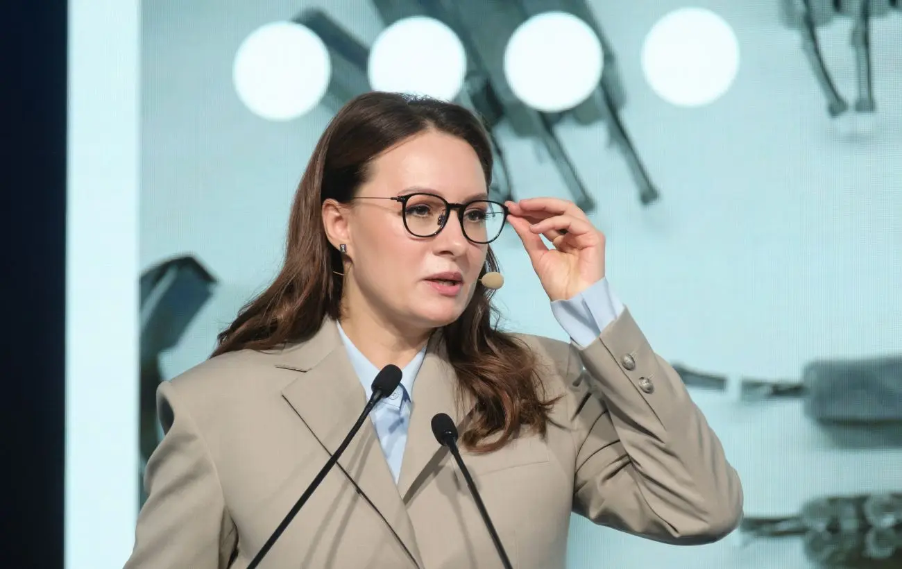 Уряд частково скасував заборону виїзду за кордон жінок-депутаток