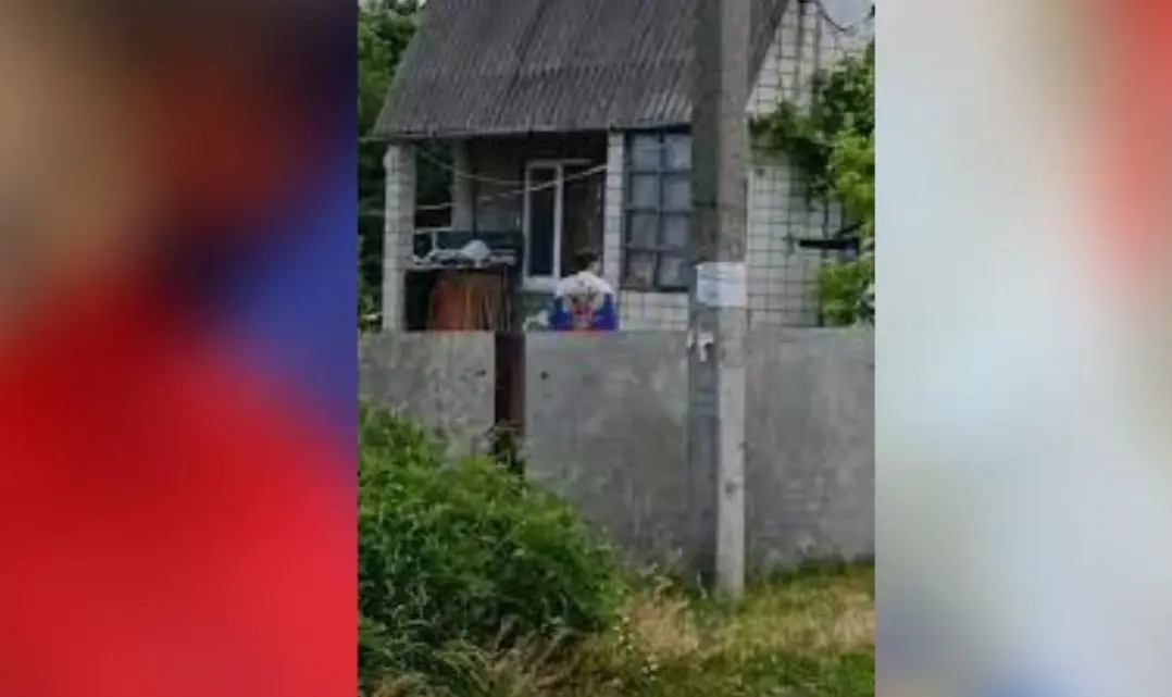 Суд Вінниці залишив під вартою чоловіка, який махав прапором рф, коли ховали воїна
