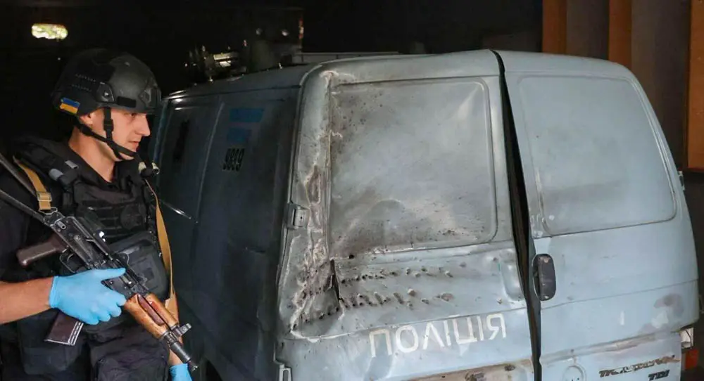 На Харківщині російський FPV-дрон «вполював» автівку поліції