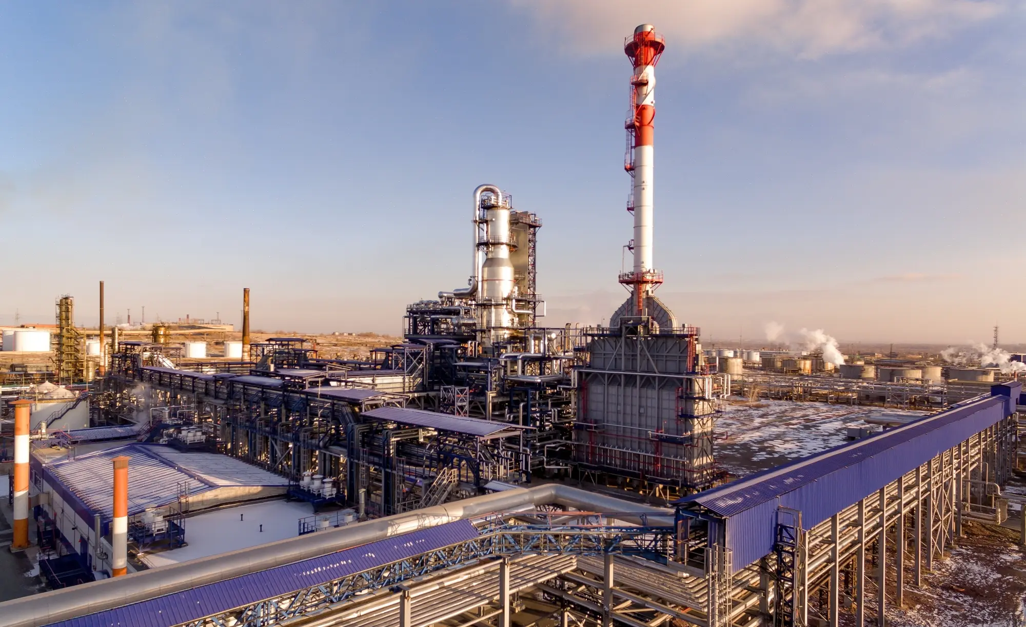 Российский Орск атаковали дроны, взрывы в районе НПЗ "Орскнефтеоргсинтез" – видео