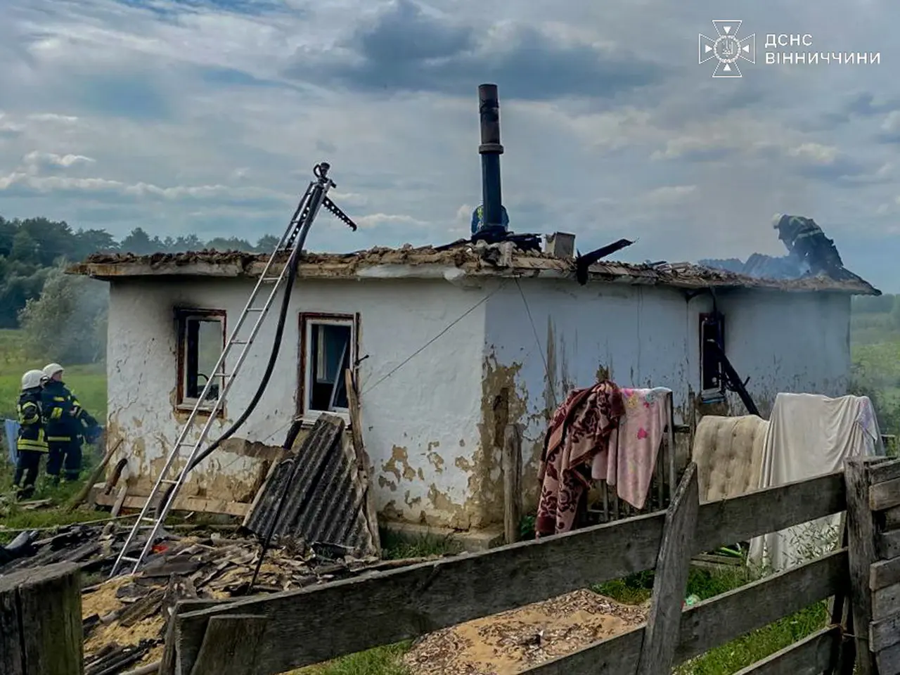 На Вінниччині 2-річна дитина ледь не спалила хату