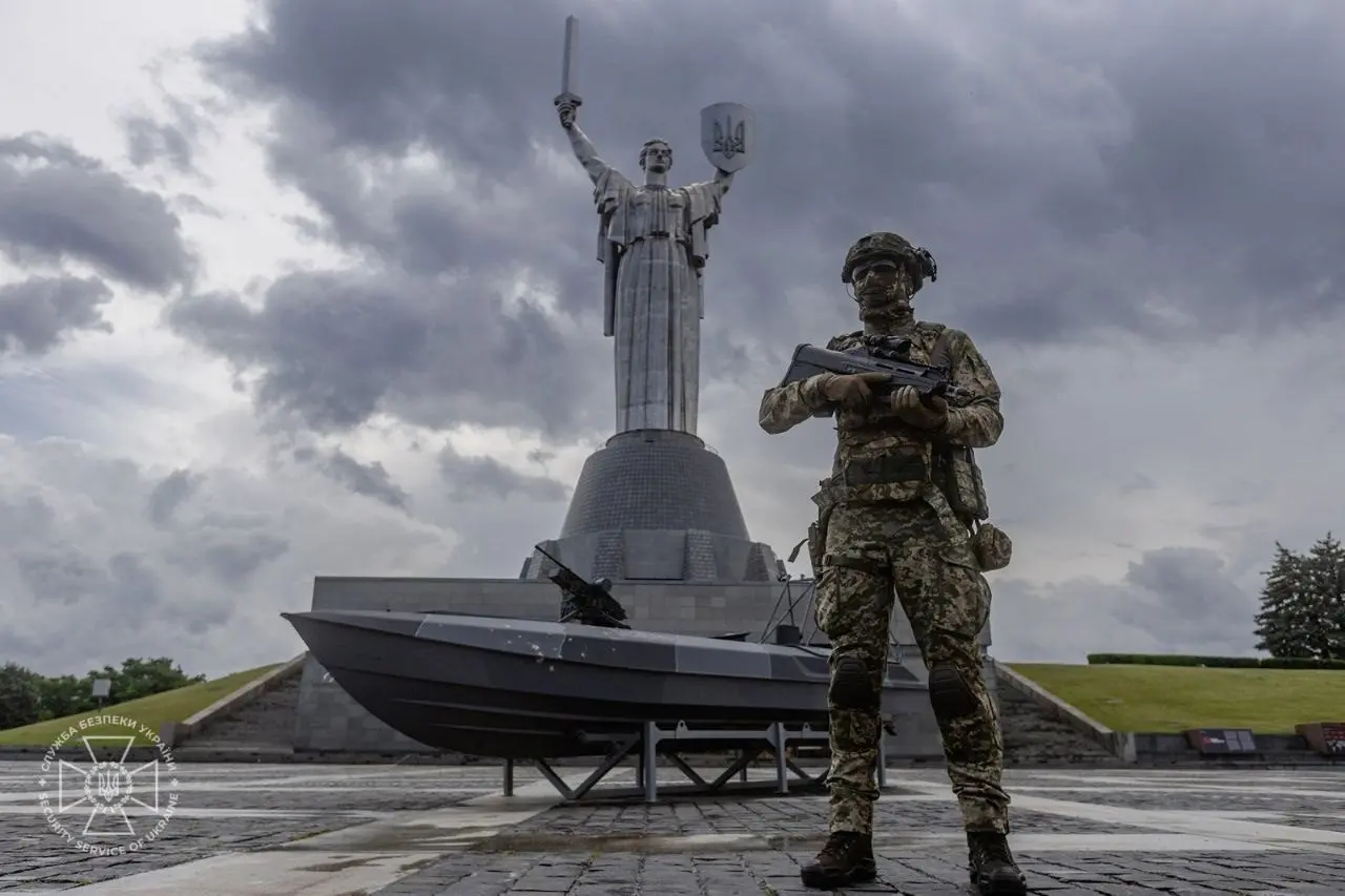СБУ передала в Музей історії України у Другій світовій війні один із легендарних дронів Sea Baby (фото)