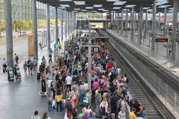 Чоловікам 18–24 років можуть дозволити виїзд за кордон – деталі