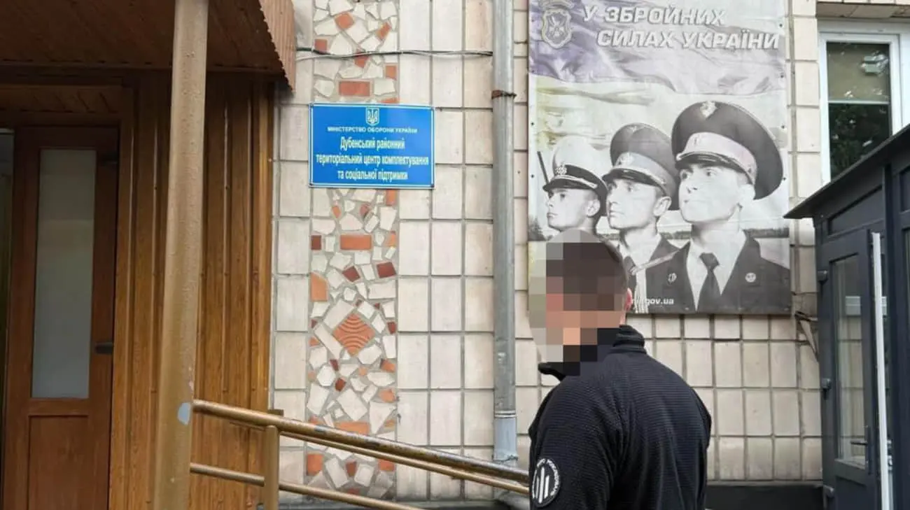 Побили і насильно привезли в ТЦК: за примусову мобілізацію ДБР оголосило підозру трьом військовим
