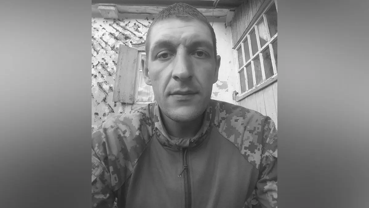 Залишились дружина та чотири сестри: у Дніпропетровській області попрощаються з полеглим солдатом Сергієм Делюкіним