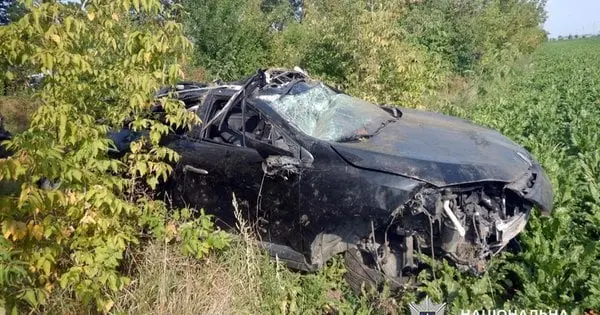 На Хмельниччині біля розбитого легковика знайшли тіло зниклого чоловіка
