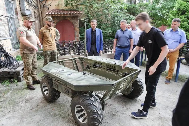 Гуманітарний штаб передав дрони та роботизований комплекс ЗСУ