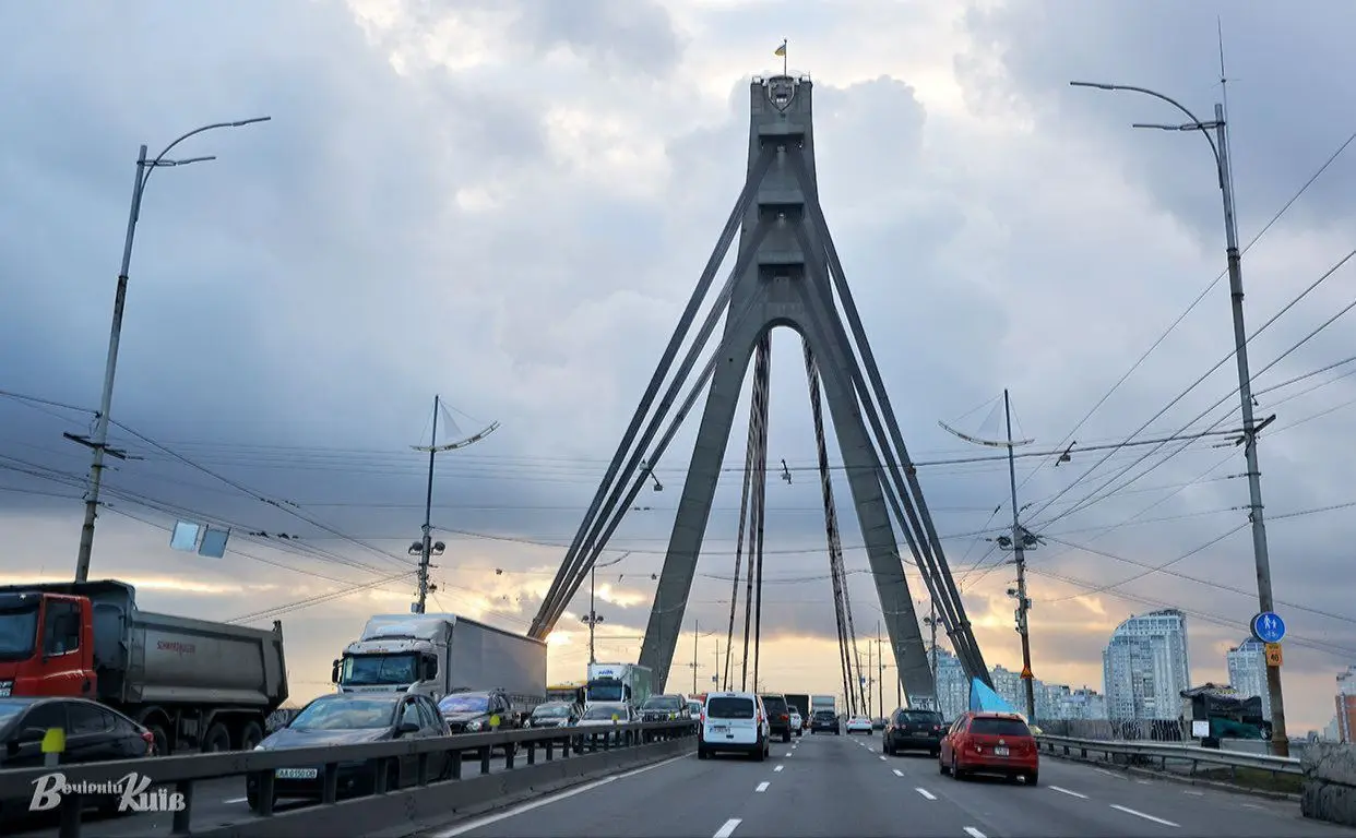 Рух на мосту через Десенку Києва змінено через ремонт